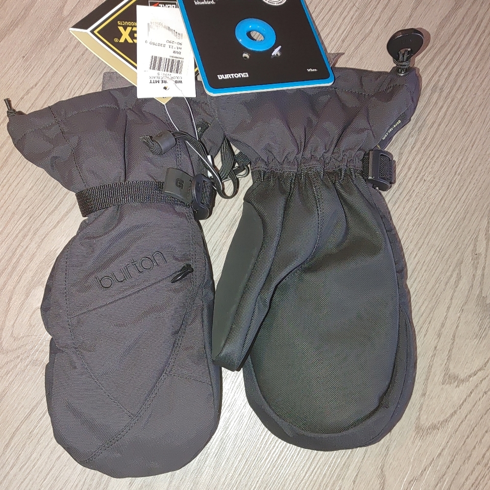 Burton small black gore-tex mitt